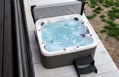 Central Oklahoma City Casa | Casa Mahogany - East Bricktown's Contemporary Gem. HOT TUB!