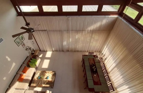 Tela Casa | Casa Mangle ubicada dentro de Indura, con 4 dormitorios, piscina privada y playa