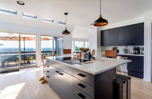 Middletown Casa | Casa Manzara: Mountain Top Views, Pool + Hot Tub by Red Cottage