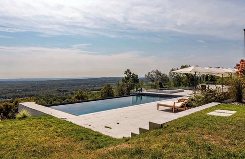 Middletown Casa | Casa Manzara: Mountain Top Views, Pool + Hot Tub by Red Cottage