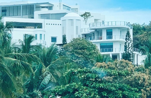 La Punta Casa | CASA MAR. Spectacular with view to two bays. Swimming pool and outdoor Jacuzzi.