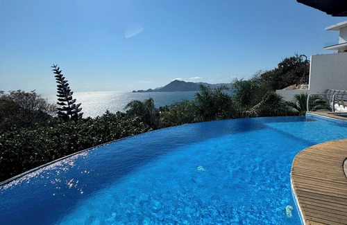 La Punta Casa | CASA MAR. Spectacular with view to two bays. Swimming pool and outdoor Jacuzzi.