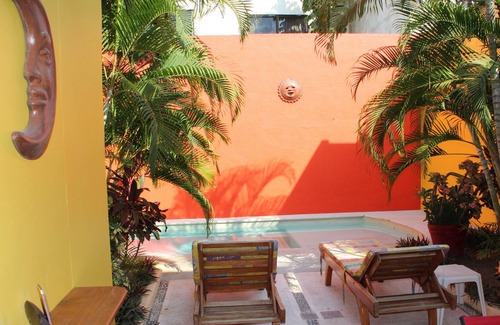 Barra de Navidad Apartamento | Casa Mar Y Sol es cómoda y segura con piscina. Cerca de playa y restaurante