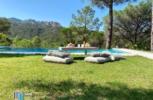 Santa Cristina de Aro Villa | Casa Maravilla en el Golf Costa Brava con piscina privada infinita.