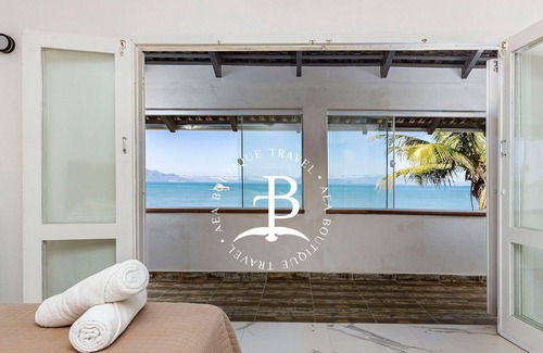 Morrinhos Villa | Casa Mare Right on the sand and 1 suite with sea view