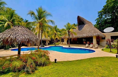 Puerto San Jose Casa | Casa Marina, espaciosa y super elegante con 4 recamaras.
