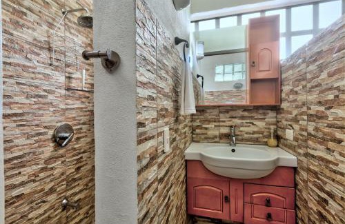 Chiguata Casa | Casa Mariposa 2 BR in Playa Chiquita