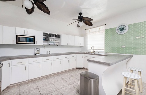 Villa Borinquen Casa | Casa Mariposa - Hilltop home with Pool and Rooftop