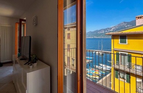 Brenzone sul Garda Apartamento | Casa Martina - Attico con Terrazzo in Splendida Vista Lago