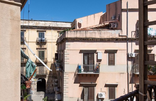 Castellammare Apartamento | Casa Meli dietro Piazza San Domenico by Wonderful Italy