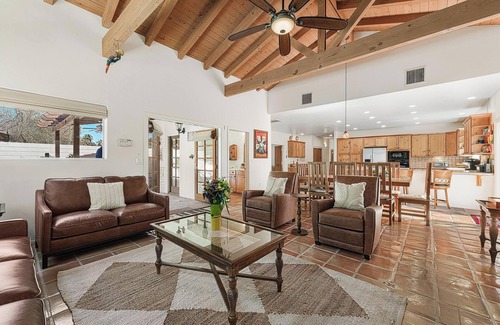 The Mesa Casa | Casa Mesa! New Listing! 3 bed/3 bath! Pool! Spa! Fireplace! Close to Downtown PS
