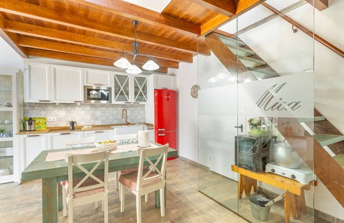 Vega de San Mateo Chalet De Esquí | 'Casa Mica' con vistas a la montaña, Wi-Fi y aire acondicionado