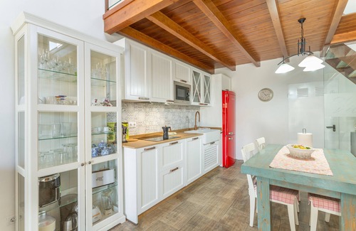 Vega de San Mateo Chalet De Esquí | 'Casa Mica' con vistas a la montaña, Wi-Fi y aire acondicionado