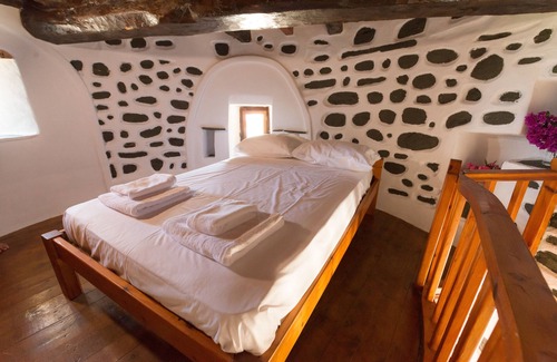 Alonnisos Old Town Otro | Molino de viento: un icono contemporáneo que combina tradición y elegancia.