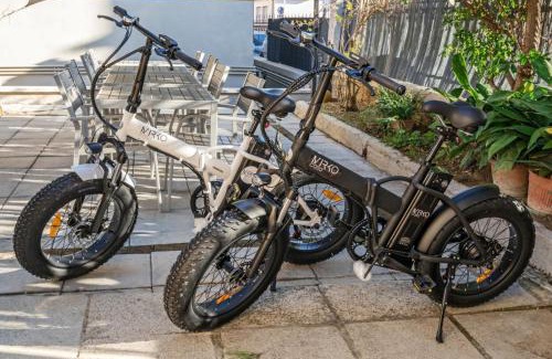 Arezzo Cama Y Desayuno | Casa Mirko - B & B con stazione ricarica auto elettriche parcheggio privato auto moto biciclette