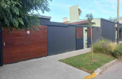 San Nicolas de los Arroyos Casa | Casa moderna y amplia con patio y cochera techada