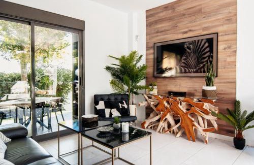 Palomares del Rio Casa | Casa Moderna con Piscina