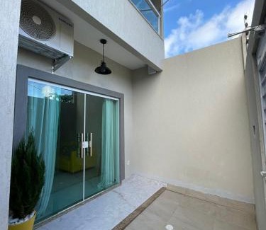 Vilas do Atlantico Casa | Casa Moderna com 2 Suites e Home Office na Praia
