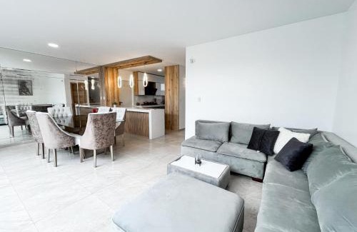 La Aurora Villa | Casa Moderna con Piscina Gym Canchas