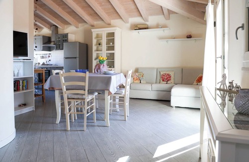 Lonato del Garda Apartamento | Casa Monia - Dos Habitaciones Piso, Capacidad 3