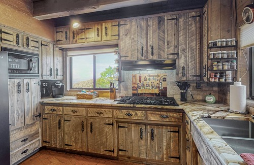 Northeast Heights Casa | Casa Monte Vista - Mountainside with city views!