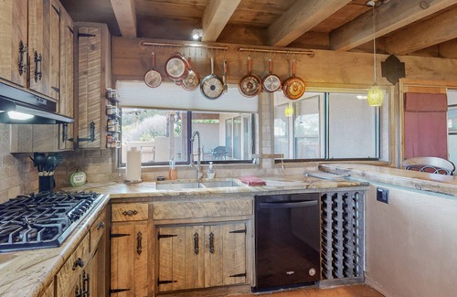 Northeast Heights Casa | Casa Monte Vista - Mountainside with city views!