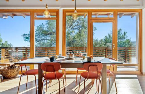 Montreal Casa | Casa nórdica en el bosque con vistas al mar