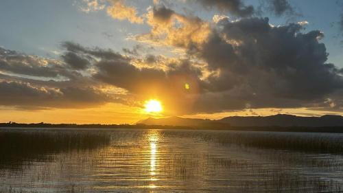 Osorio Casa | Casa na lagoa do Palmital com acesso à lagoa na propriedade e localizada apenas a 13 km da praia de Atlântida Sul e do Centro de Osório Lugar com Natureza-Wi-Fi 1 cama de casal e um beliche 2 solteiros