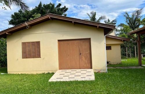 Osorio Casa | Casa na lagoa do Palmital com acesso à lagoa na propriedade e localizada apenas a 13 km da praia de Atlântida Sul e do Centro de Osório Lugar com Natureza-Wi-Fi 1 cama de casal e um beliche 2 solteiros
