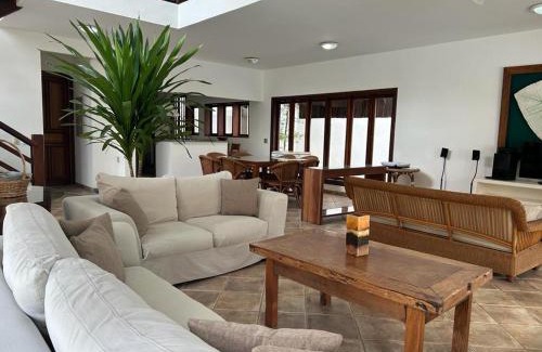 Riviera de Sao Lourenco Casa | Casa na Praia Riviera de São Lourenço 4 Suítes para até 12 pessoas 4min a pé da Praia e 11 min a pé do Shopping