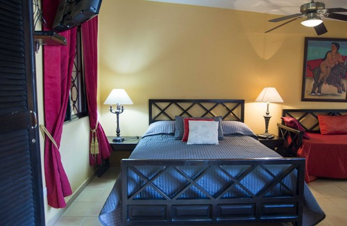 Zona Colonial Cama Y Desayuno | Casa Naemie de cuidado de sus sueños !!!