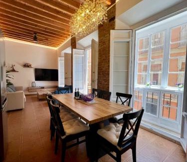 La Merced Apartamento | CASA NATY, Espacioso Renovado Apartamento en el Centro de Malaga