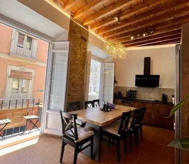 La Merced Apartamento | CASA NATY, Espacioso Renovado Apartamento en el Centro de Malaga