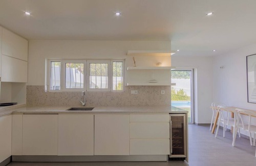 Cascais Casa | Casa no Centro de Cascais com Piscina e a 10 Minutos a pé das Praias