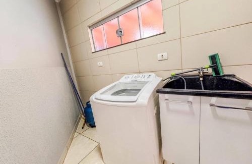 Ourinhos Casa | Casa no Jd Oriental, ar condicionado e vaga