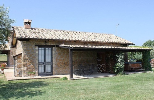 Tarano Casa | Casa Norberto C: Un espacioso apartamento rodeado de prados y verdes colinas.