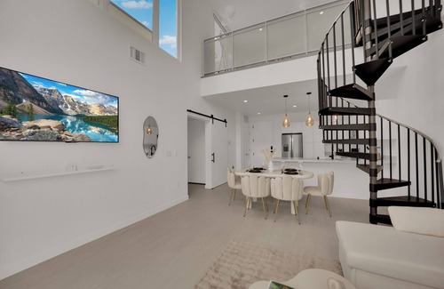 Sovana Casa | Casa Nube | Sky Loft Retreat in Las Vegas
