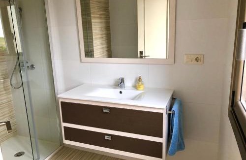 Castro Caldelas Casa | Casa nueva con jardín y wifi en Ribeira Sacra