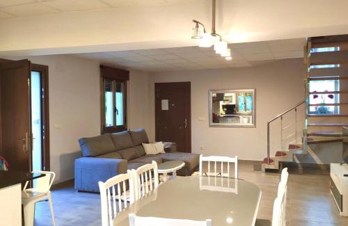 Castro Caldelas Casa | Casa nueva con jardín y wifi en Ribeira Sacra