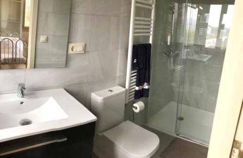 Castro Caldelas Casa | Casa nueva con jardín y wifi en Ribeira Sacra