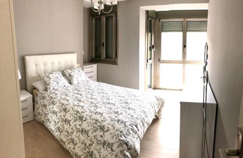 Castro Caldelas Casa | Casa nueva con jardín y wifi en Ribeira Sacra