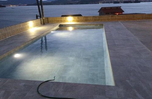 San Adrian de Cobres Casa | Casa nueva con piscina y vistas al mar