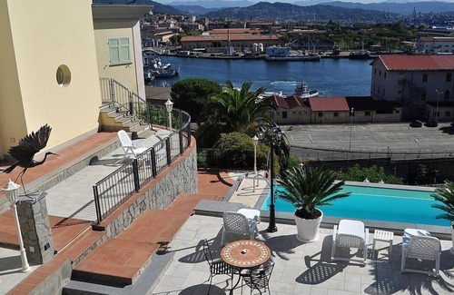 La Spezia Casa | Casa Nuria E: un estudio moderno y agradable frente al sol y el mar.