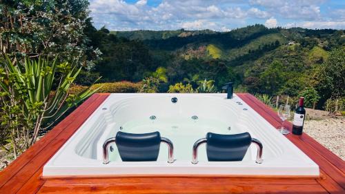Santa Elena Casa | Casa Nyra with Jacuzzi near JMC - Santa Elena