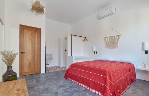Brisas de Zicatela Cama Y Desayuno | CASA OHMA, una elegante Casa con Encanto y Piscina en La Punta