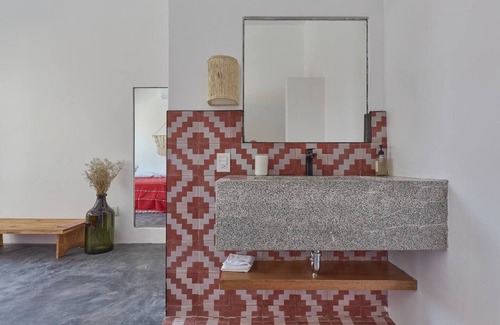 Brisas de Zicatela Cama Y Desayuno | CASA OHMA, una elegante Casa con Encanto y Piscina en La Punta