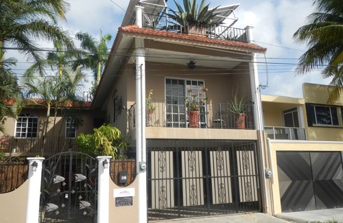 Colonos Cuzamil Casa | CASA OKLAHOMA en Cozumel México es un hermoso oasis privado a 3 cuadras del océano.