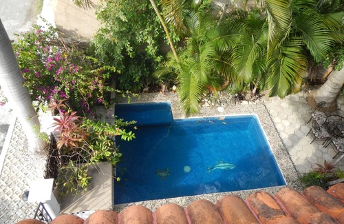Colonos Cuzamil Casa | CASA OKLAHOMA en Cozumel México es un hermoso oasis privado a 3 cuadras del océano.