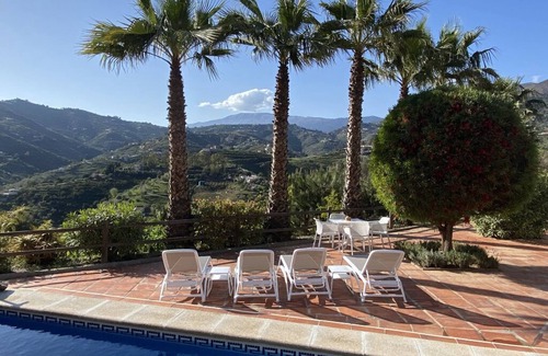 Competa Villa | Villa idílica con piscina privada climatizada con energía solar y vistas para morirse!