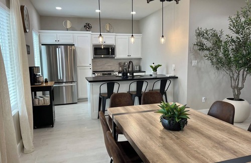Edinburg Casa | Casa Olivo: Siéntete Como en Casa